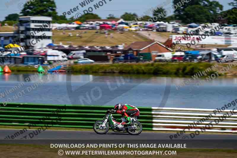 Vintage motorcycle club;eventdigitalimages;mallory park;mallory park trackday photographs;no limits trackdays;peter wileman photography;trackday digital images;trackday photos;vmcc festival 1000 bikes photographs